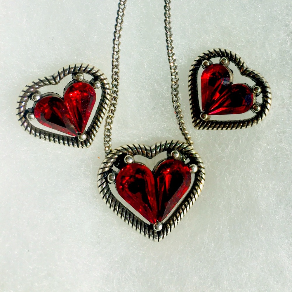 “One Love” Petite Heart Earring & Necklace Set ❤️